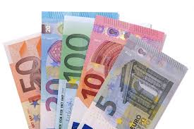 Banconote euro simbolo del budget per organizzare un matrimonio in Sicilia